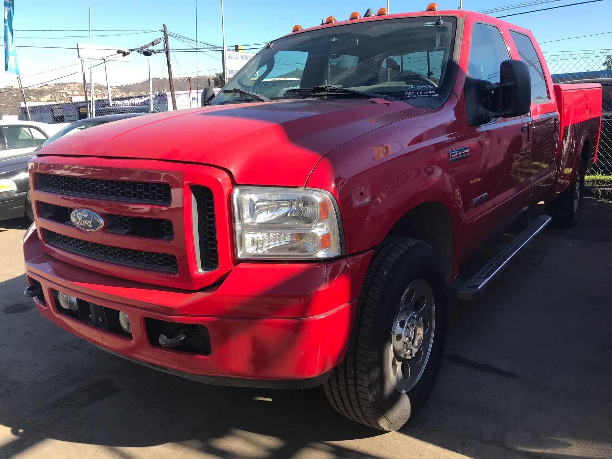 2005 Ford F-350 XLT Super Duty 4x4 Crew Cab with KNAPHEIDE Service Body***FOR DEALER OR EXPORT ONLY*