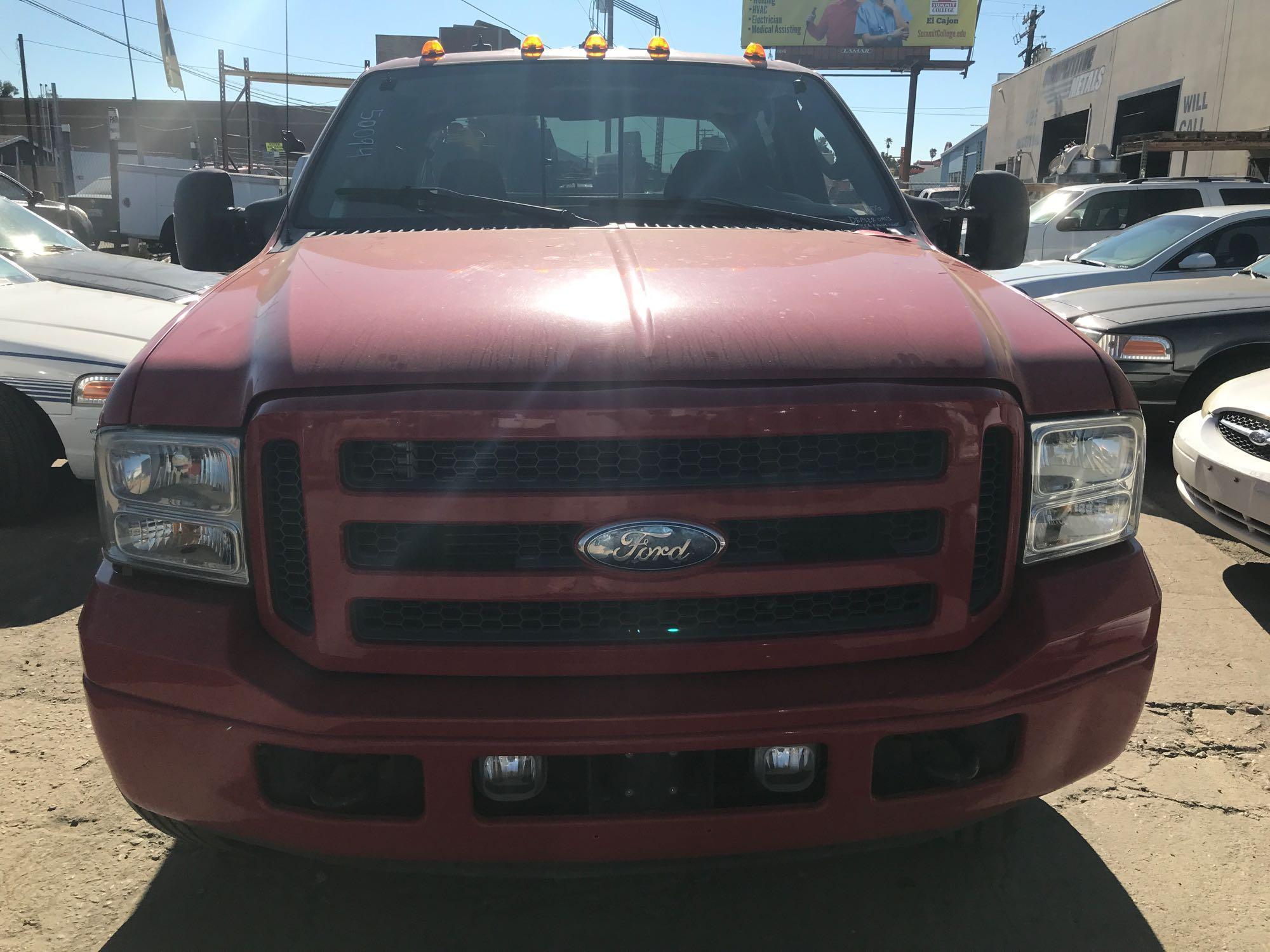 2005 Ford F-350 XLT Super Duty 4x4 Crew Cab with KNAPHEIDE Service Body***FOR DEALER OR EXPORT ONLY*