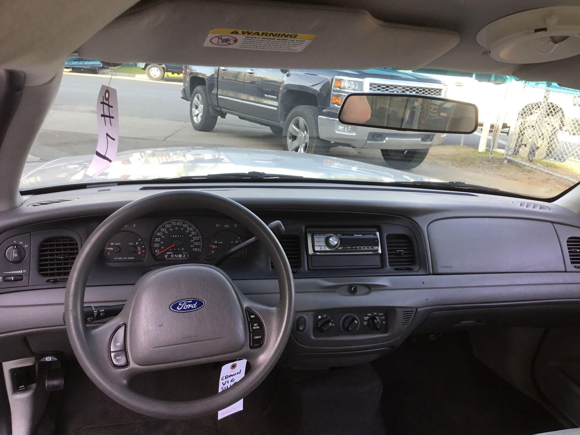 2004 Ford Crown Victoria