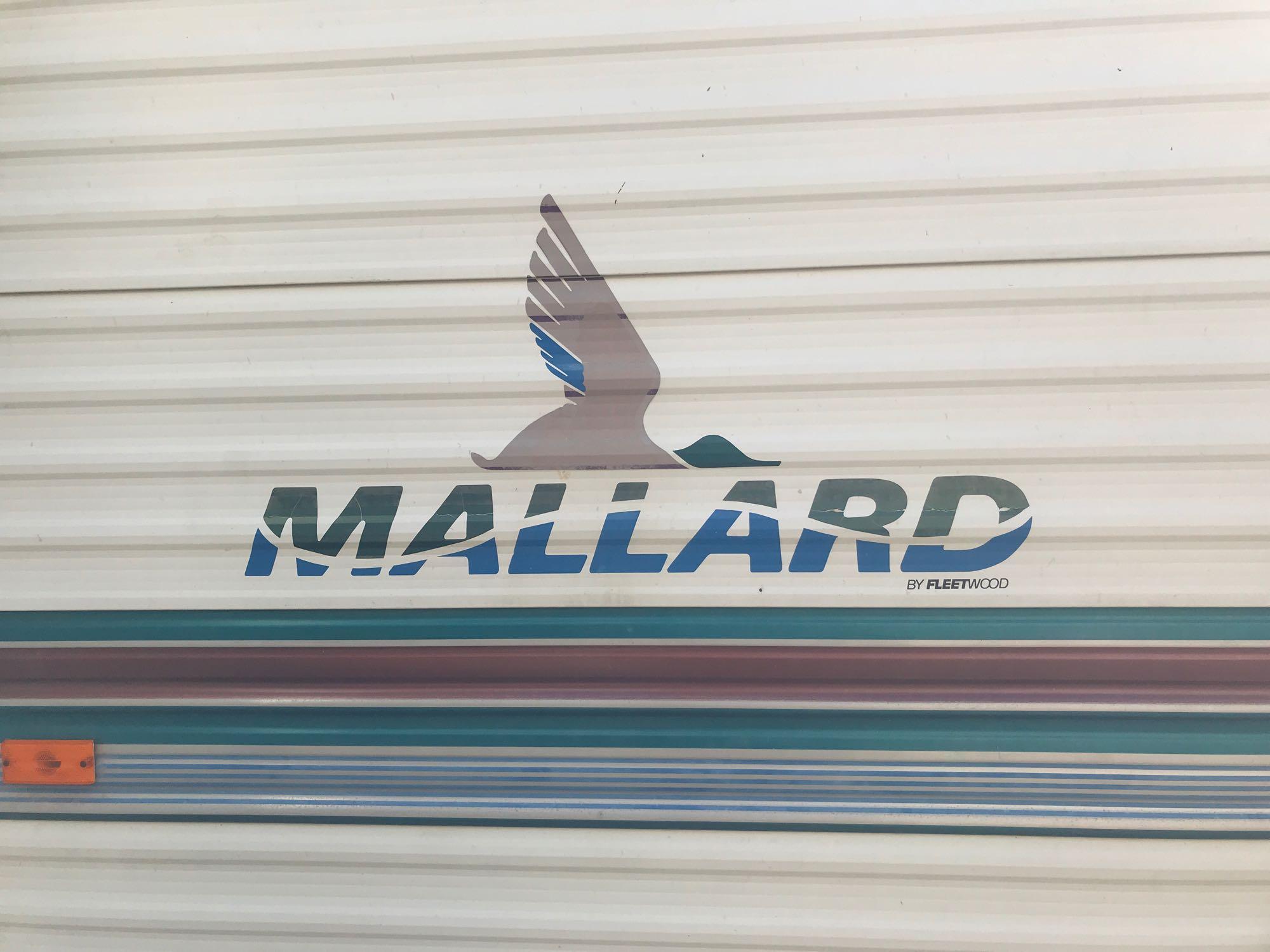1997 Fleetwood Mallard 32ft. Travel Trailer with 8,300lbs G.V.W.R. with Living Room Slide Out