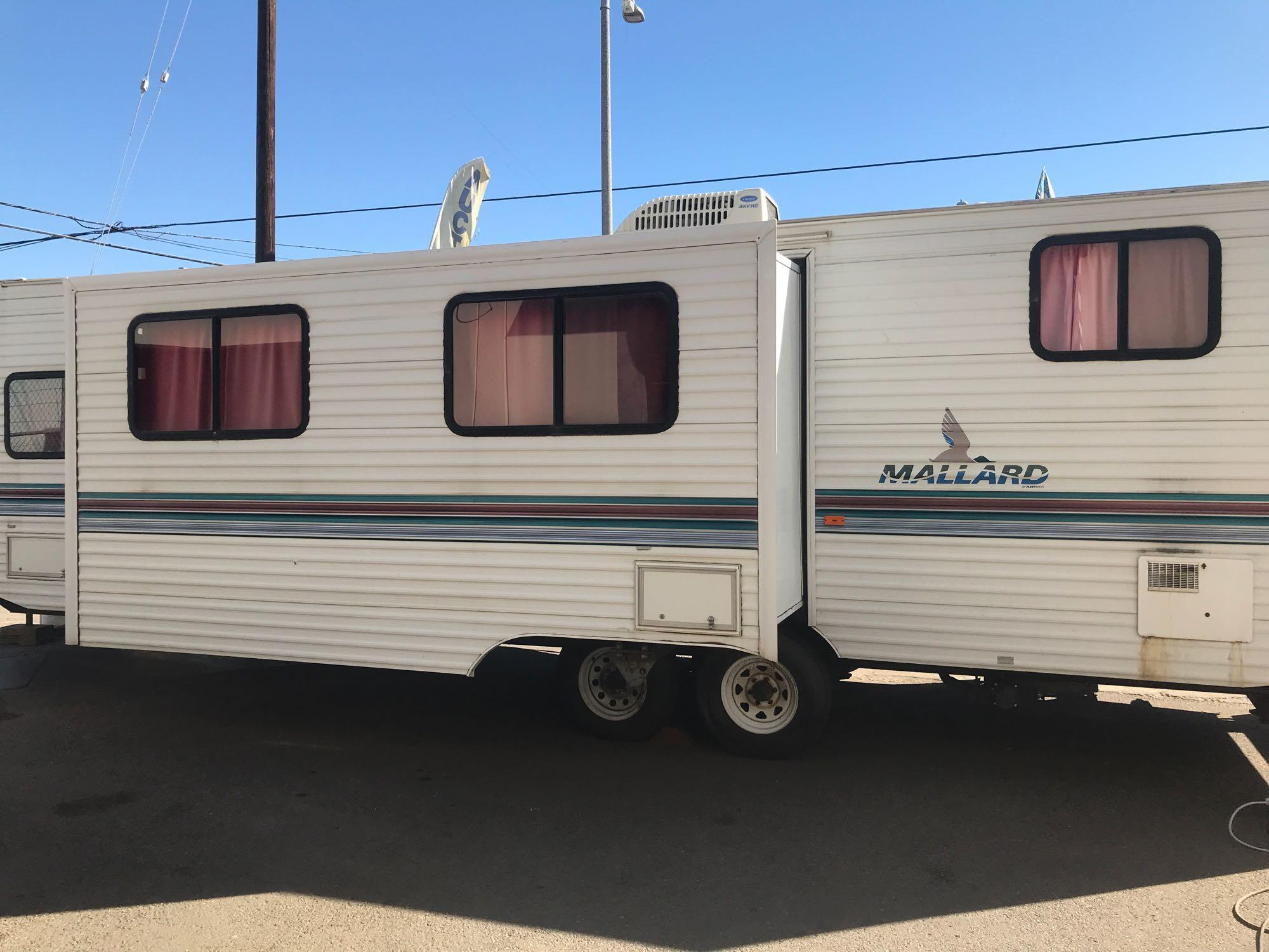 1997 Fleetwood Mallard 32ft. Travel Trailer with 8,300lbs G.V.W.R. with Living Room Slide Out