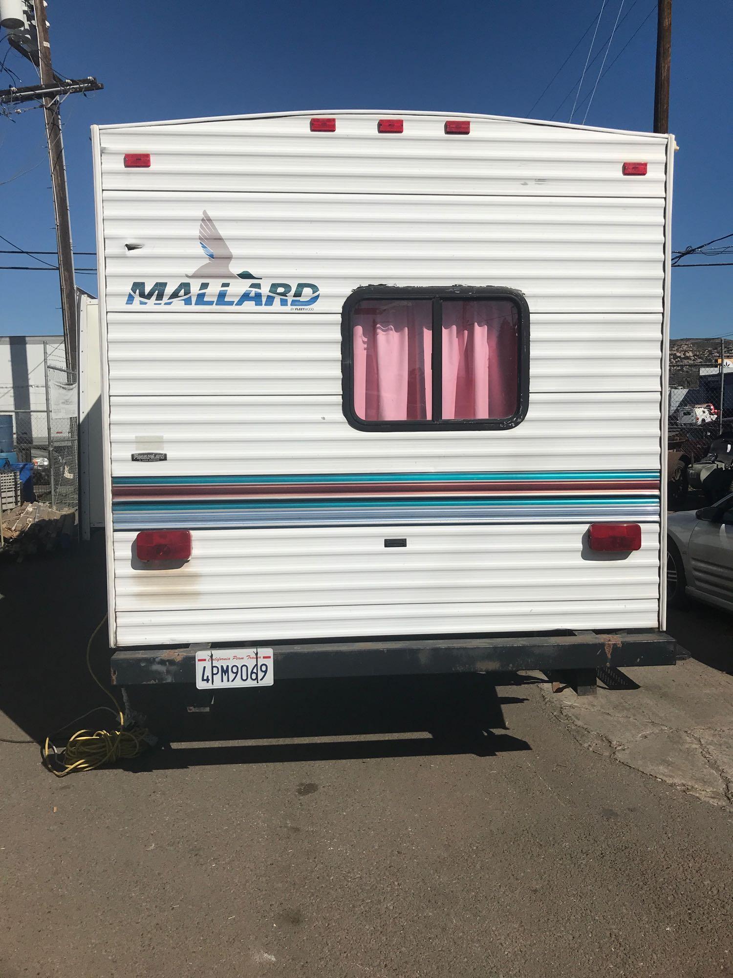 1997 Fleetwood Mallard 32ft. Travel Trailer with 8,300lbs G.V.W.R. with Living Room Slide Out