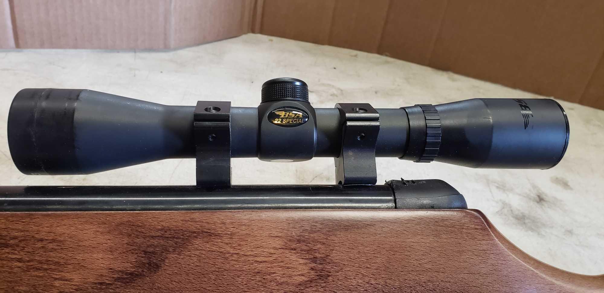 Gamo Hunter 220 Air Rifle with scope