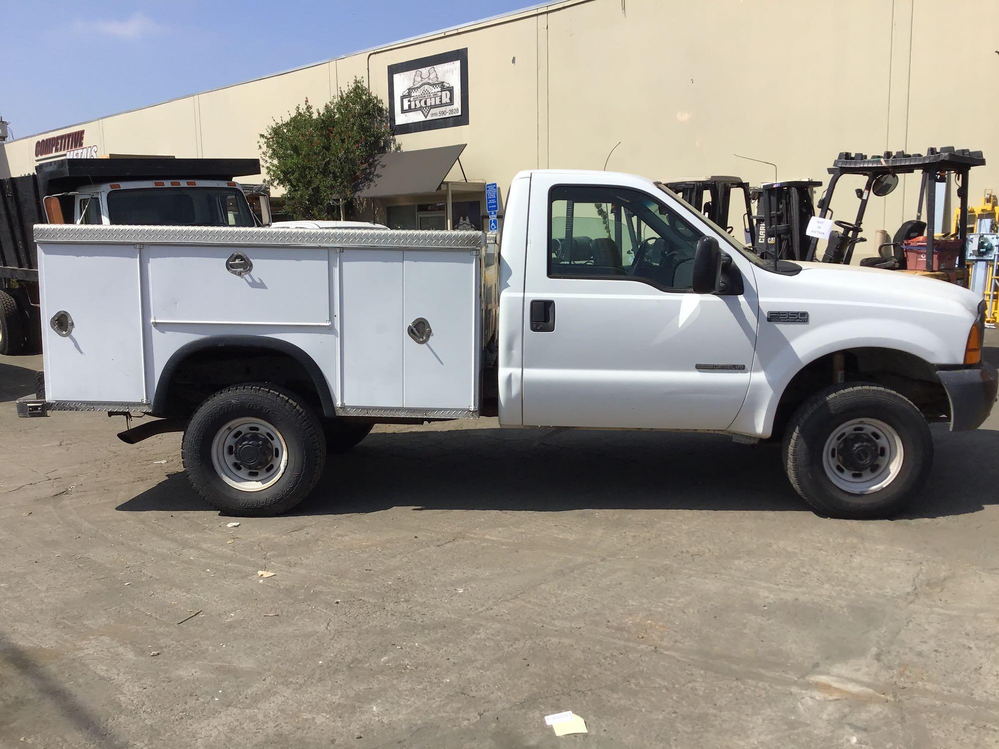 2001 Ford F-350 V8 4X4 Diesel w/Royal Service Body