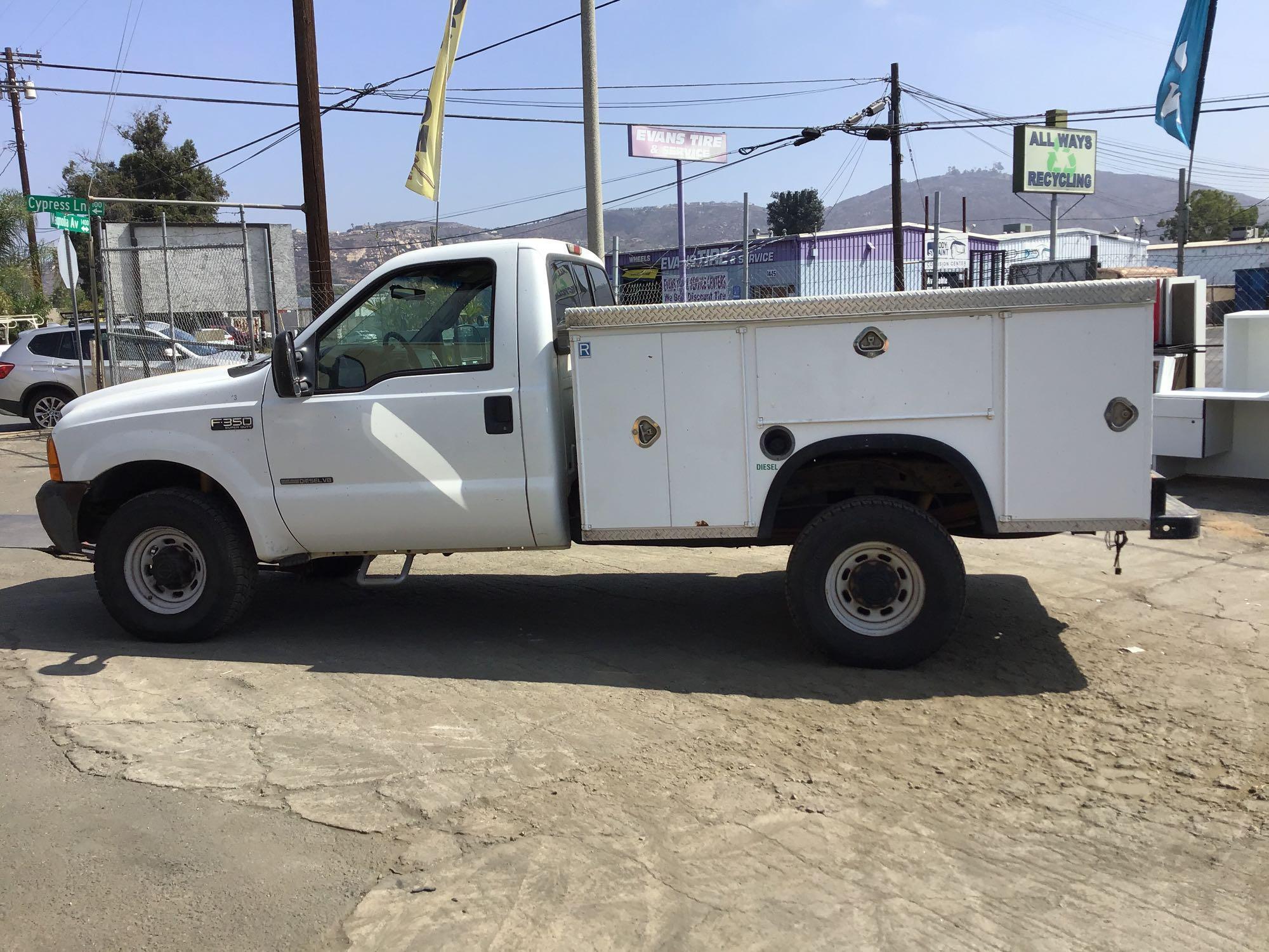 2001 Ford F-350 V8 4X4 Diesel w/Royal Service Body