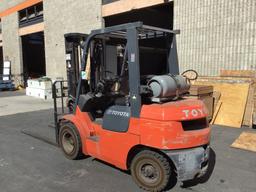 Toyota 5000lbs. Capacity Triple Stage Mast LPG Forklift with Side Shift