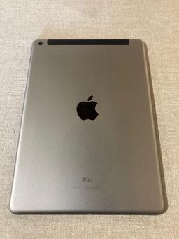 32GB Apple iPad 9.7in 6th Generation WiFi/Cellular in Space Gray ***PROFESSIONALLY RENEWED***