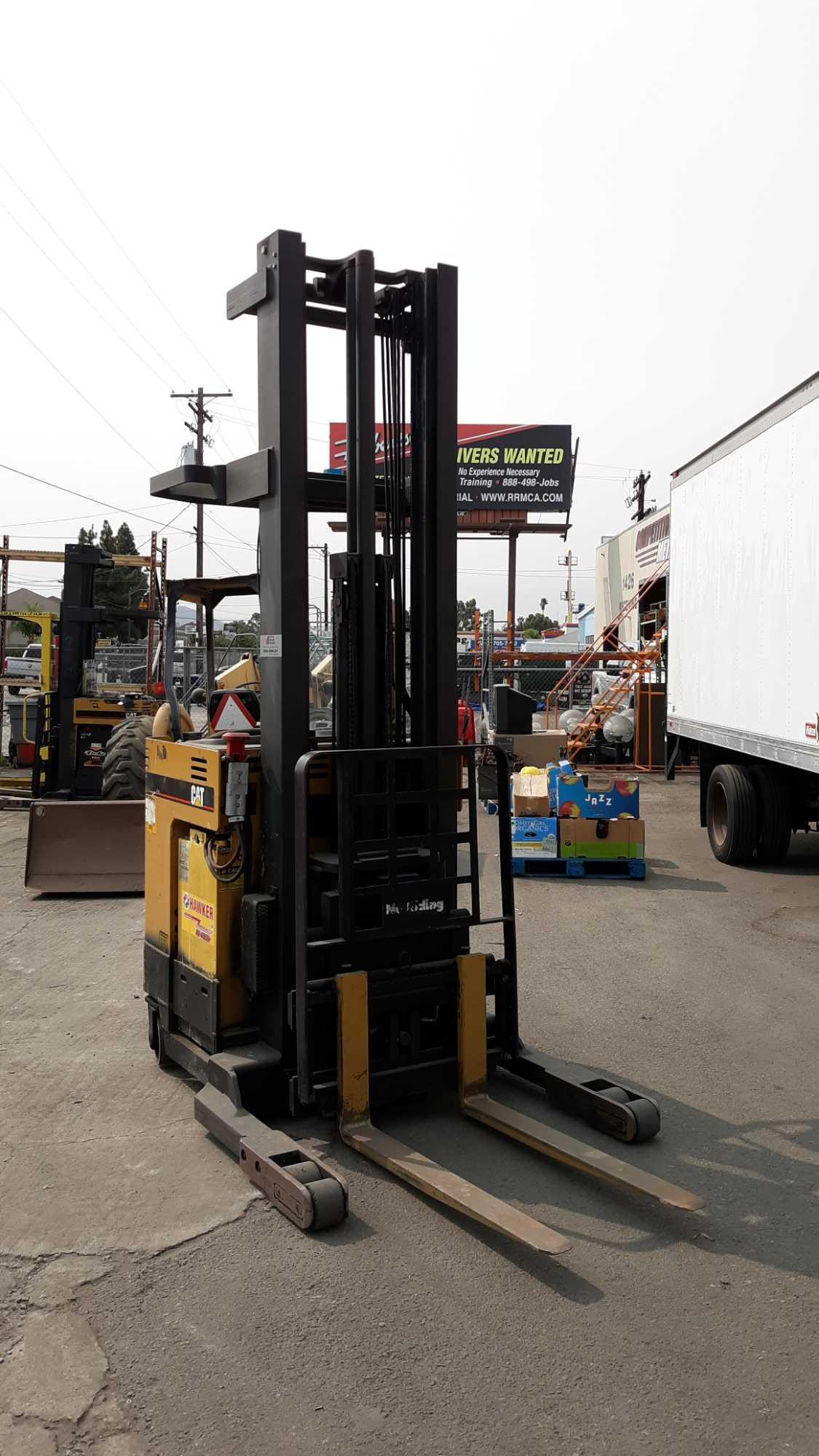 CATERPILLAR 3,500lbs Capacity 36v Electric Narrow Aisle Single Reach Lift