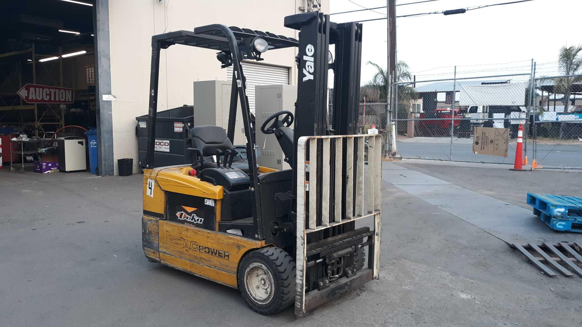 YALE 3,700lbs Capacity 36v Electric Forklift with Side Shift*MACHINE MOVES UNDER OWN BATTERY POWER*