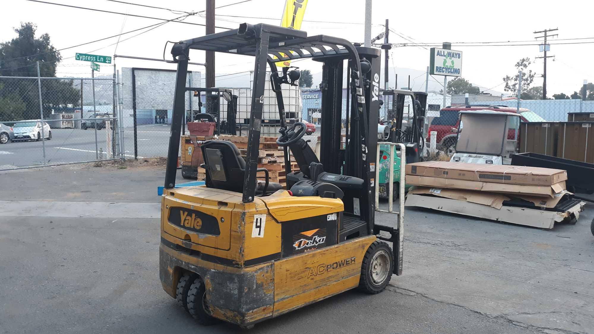 YALE 3,700lbs Capacity 36v Electric Forklift with Side Shift*MACHINE MOVES UNDER OWN BATTERY POWER*