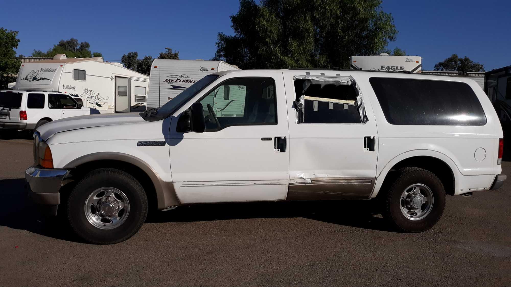 2000 Ford Excursion Limited*FOR DEALER/DISMANTLER OR EXPORT ONLY SALVAGE CERTIFICATE*VEHICLE DRIVES*