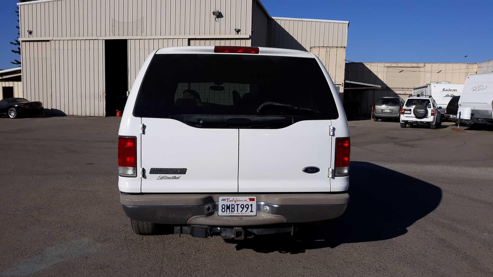 2000 Ford Excursion Limited*FOR DEALER/DISMANTLER OR EXPORT ONLY SALVAGE CERTIFICATE*VEHICLE DRIVES*