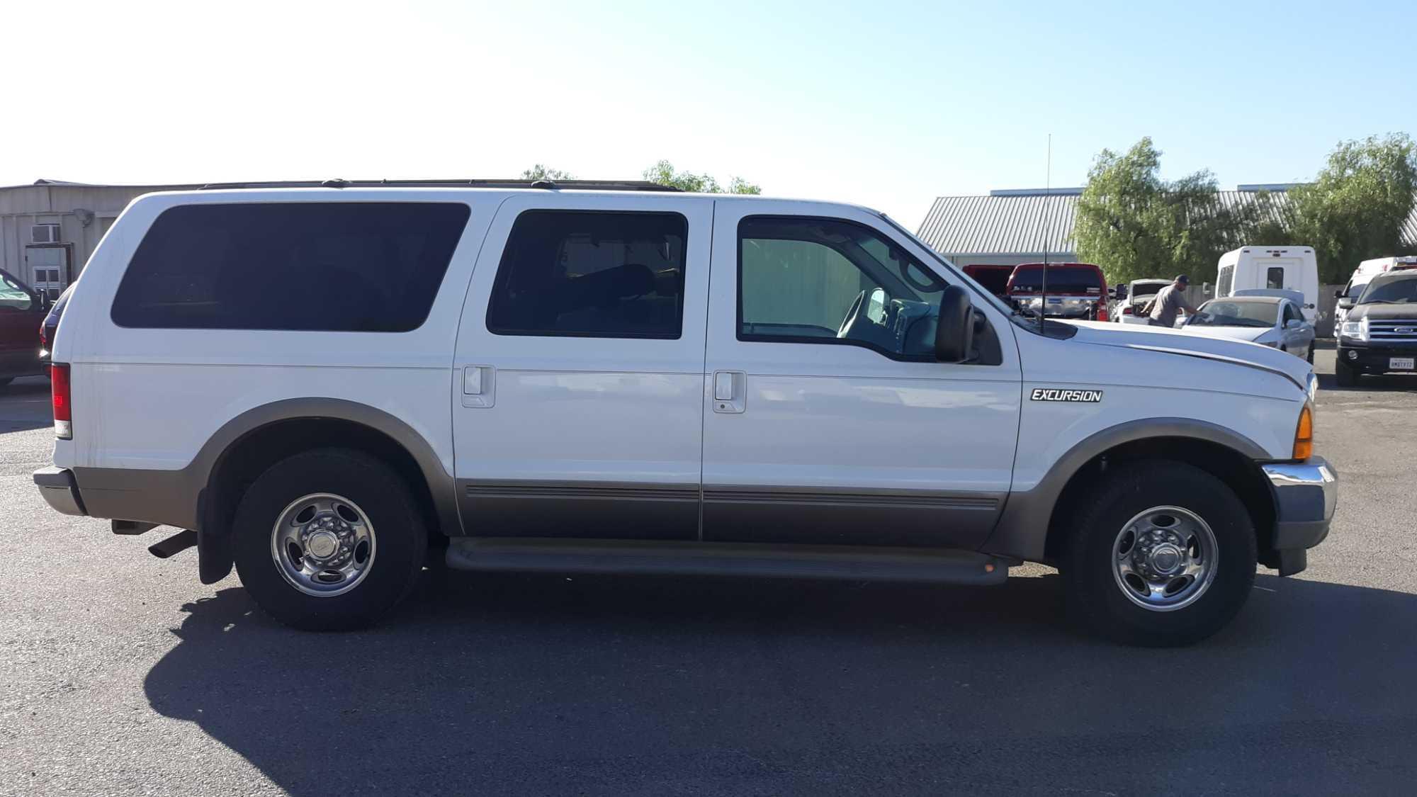 2000 Ford Excursion Limited*FOR DEALER/DISMANTLER OR EXPORT ONLY SALVAGE CERTIFICATE*VEHICLE DRIVES*