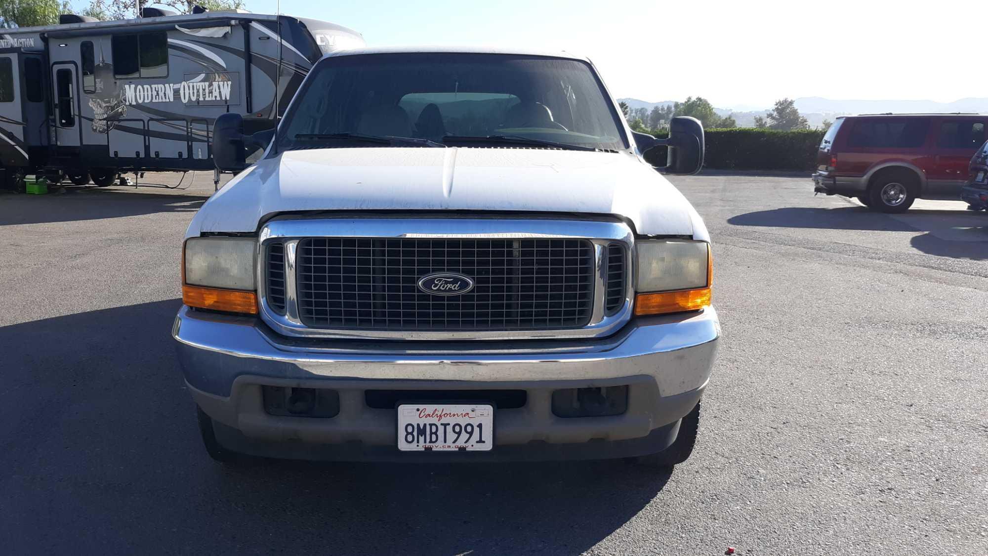 2000 Ford Excursion Limited*FOR DEALER/DISMANTLER OR EXPORT ONLY SALVAGE CERTIFICATE*VEHICLE DRIVES*