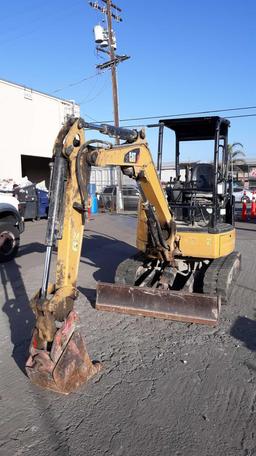 CATERPILLAR 303E CR (COMPACT RADIUS) Mini-Excavator with 12in. Bucket