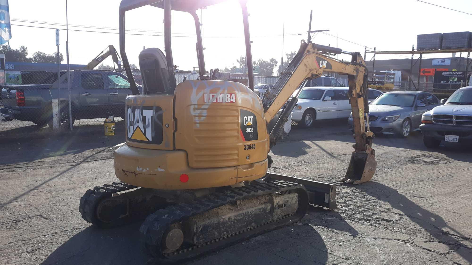 CATERPILLAR 303E CR (COMPACT RADIUS) Mini-Excavator with 12in. Bucket