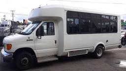 2006 Ford E-450 16 Passenger Bus with Wheelchair Lift*FOR DEALER/EXPORT ONLY*