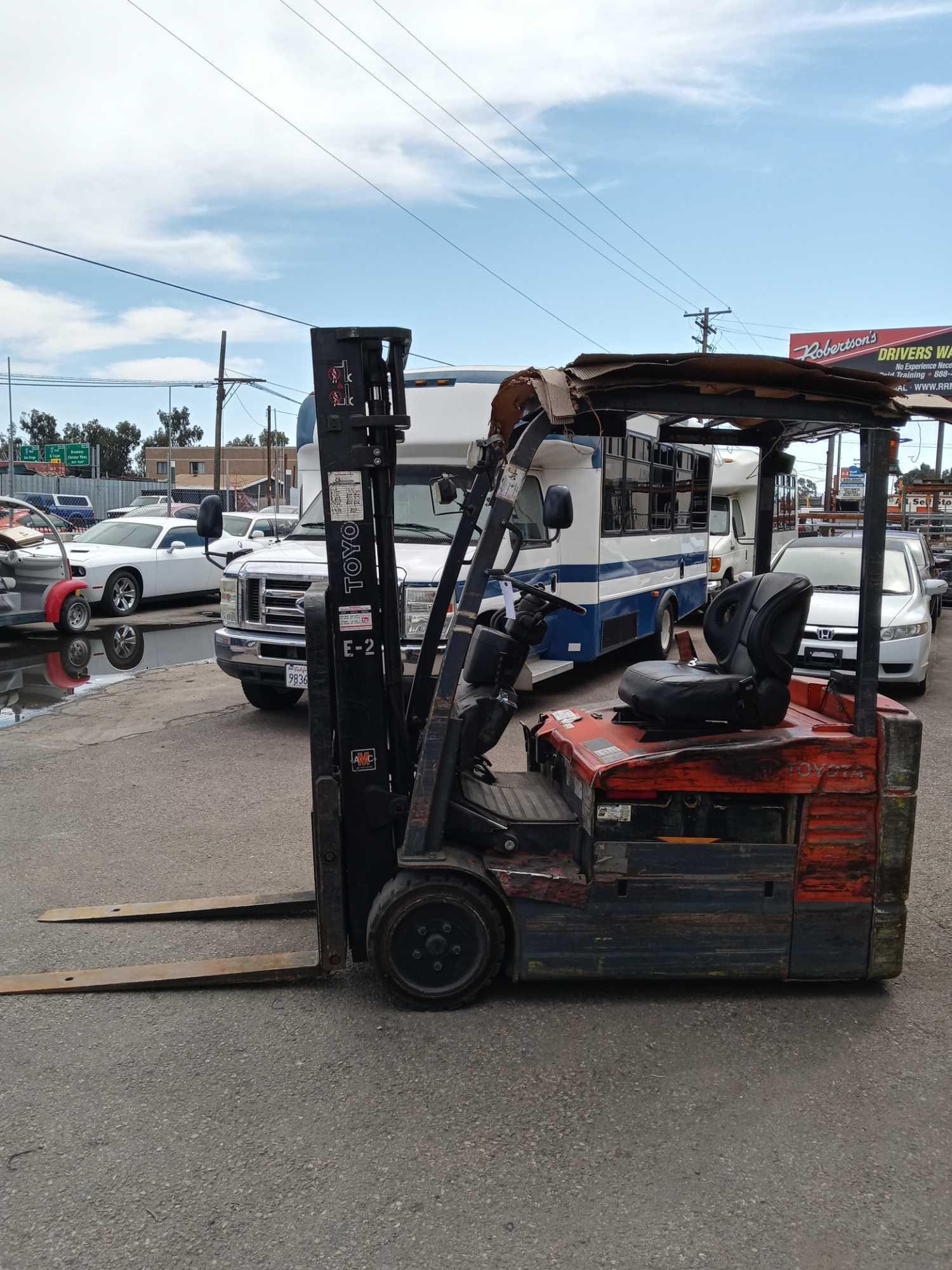 Toyota 4000lbs. Triple Stage Mast Forklift