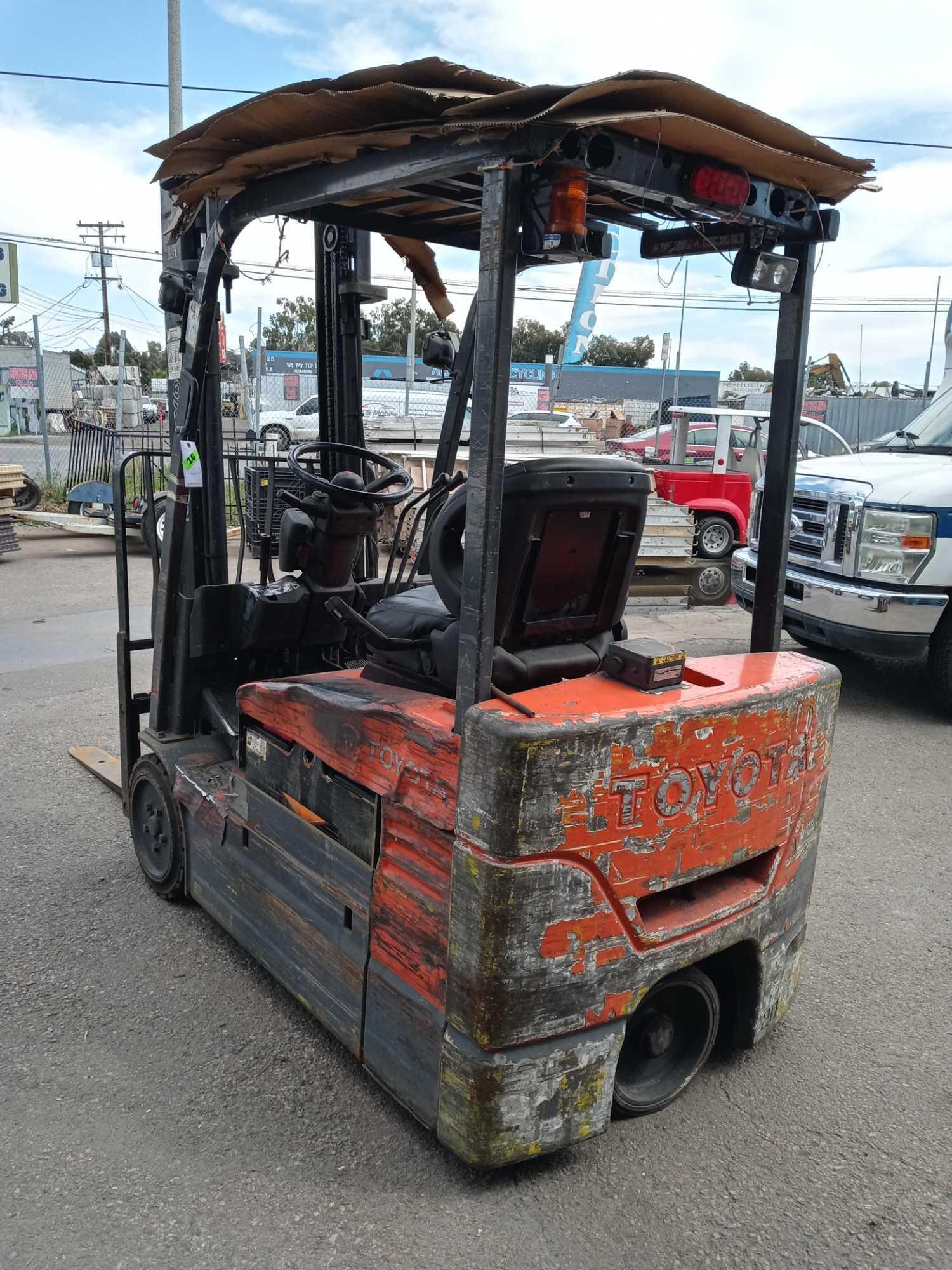 Toyota 4000lbs. Triple Stage Mast Forklift