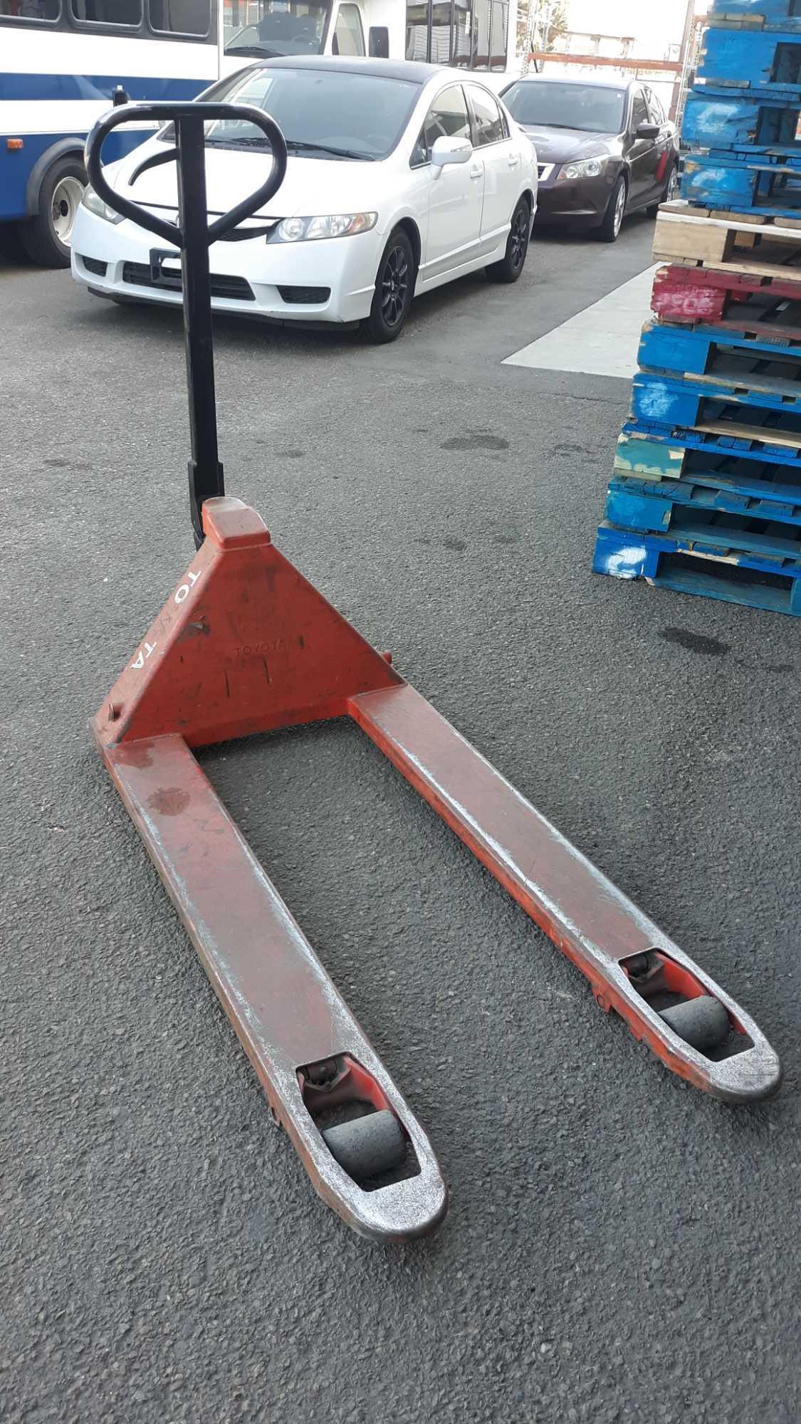 Toyota 5,000lbs Capacity Pallet Jack