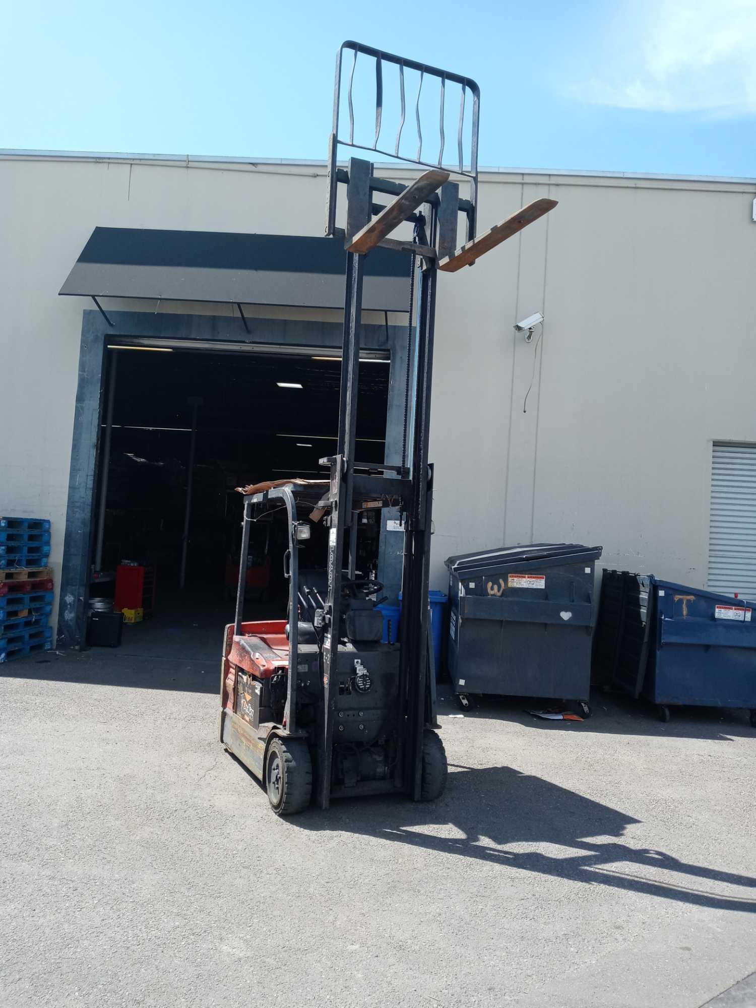 Toyota 4000lbs. Triple Stage Mast Forklift