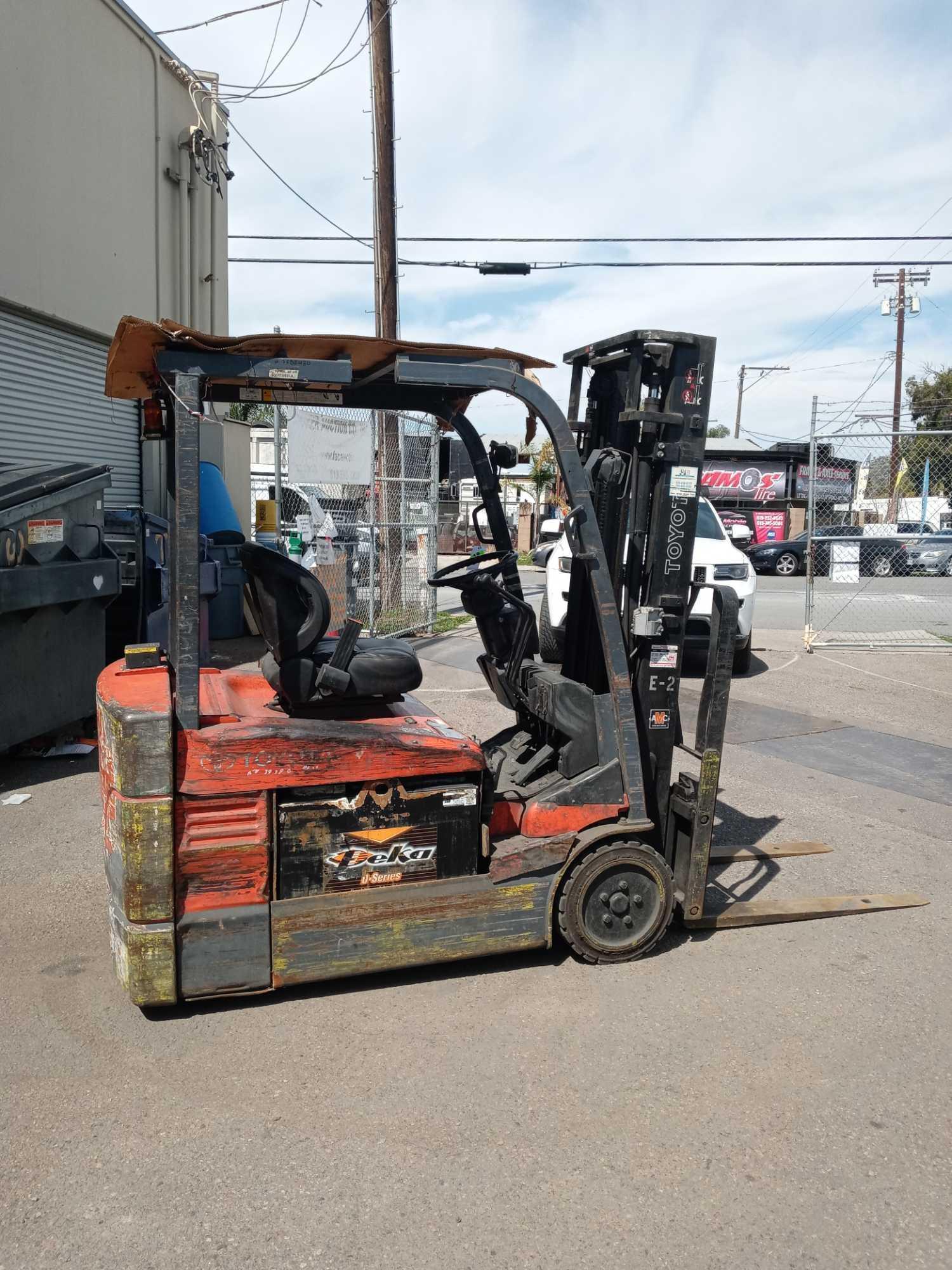 Toyota 4000lbs. Triple Stage Mast Forklift