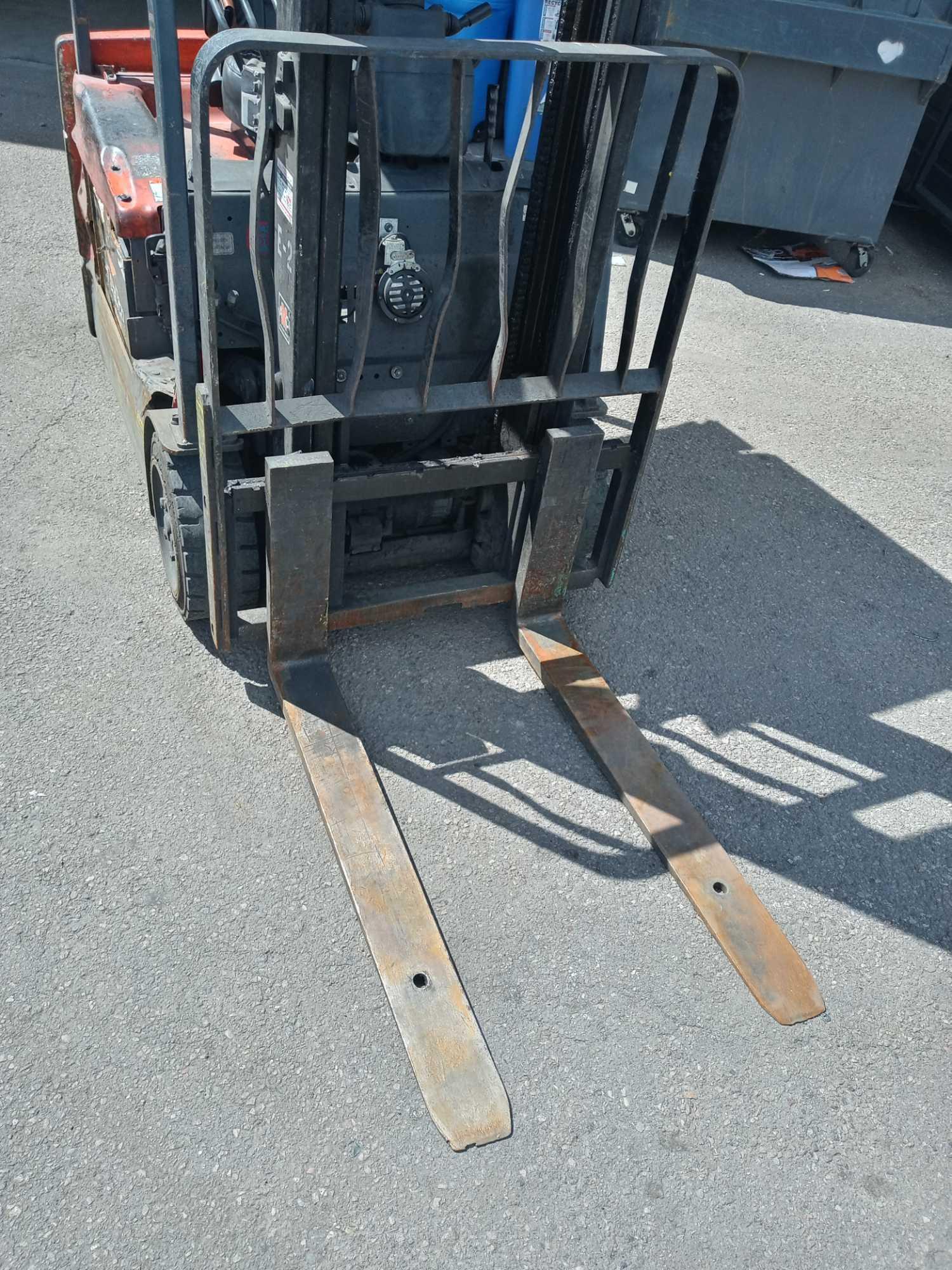 Toyota 4000lbs. Triple Stage Mast Forklift