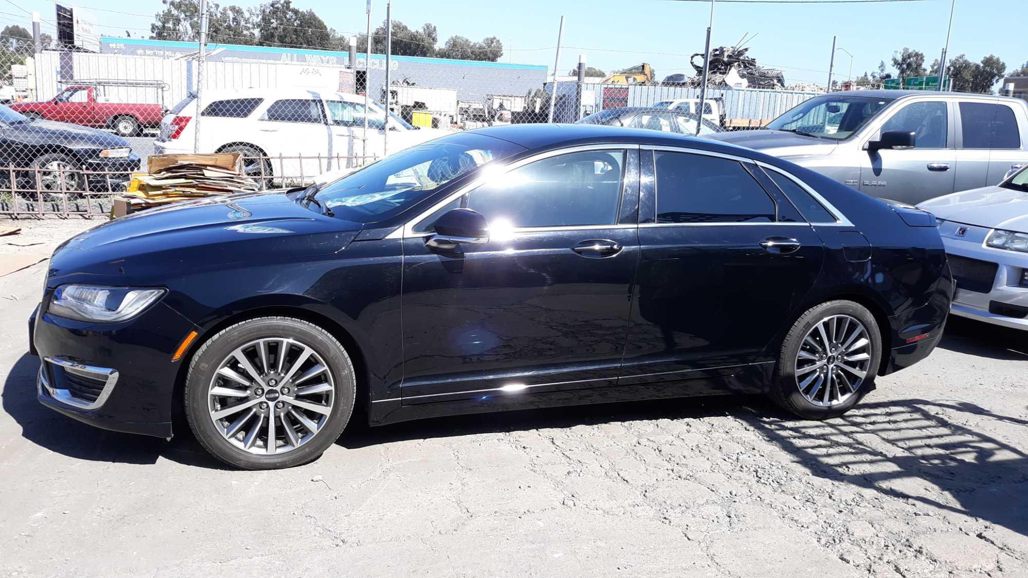 2017 Lincoln MKZ Premier 2.0L Turbo