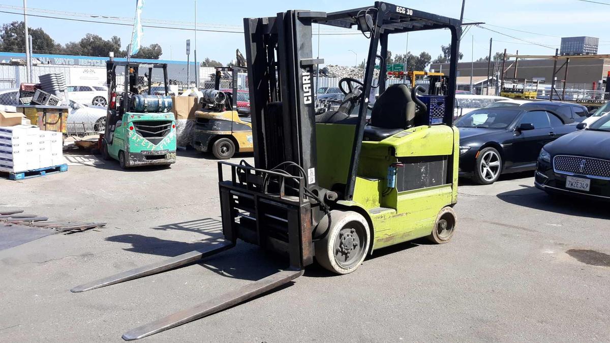 Clark 48v 6000lbs. Triple Stage Mast Forklift