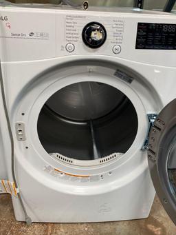 LG 7.4 cu.ft. Gas Dryer and 4.5 cu.ft. Front Load Washer Pair in White*PREVIOUSLY INSTALLED*