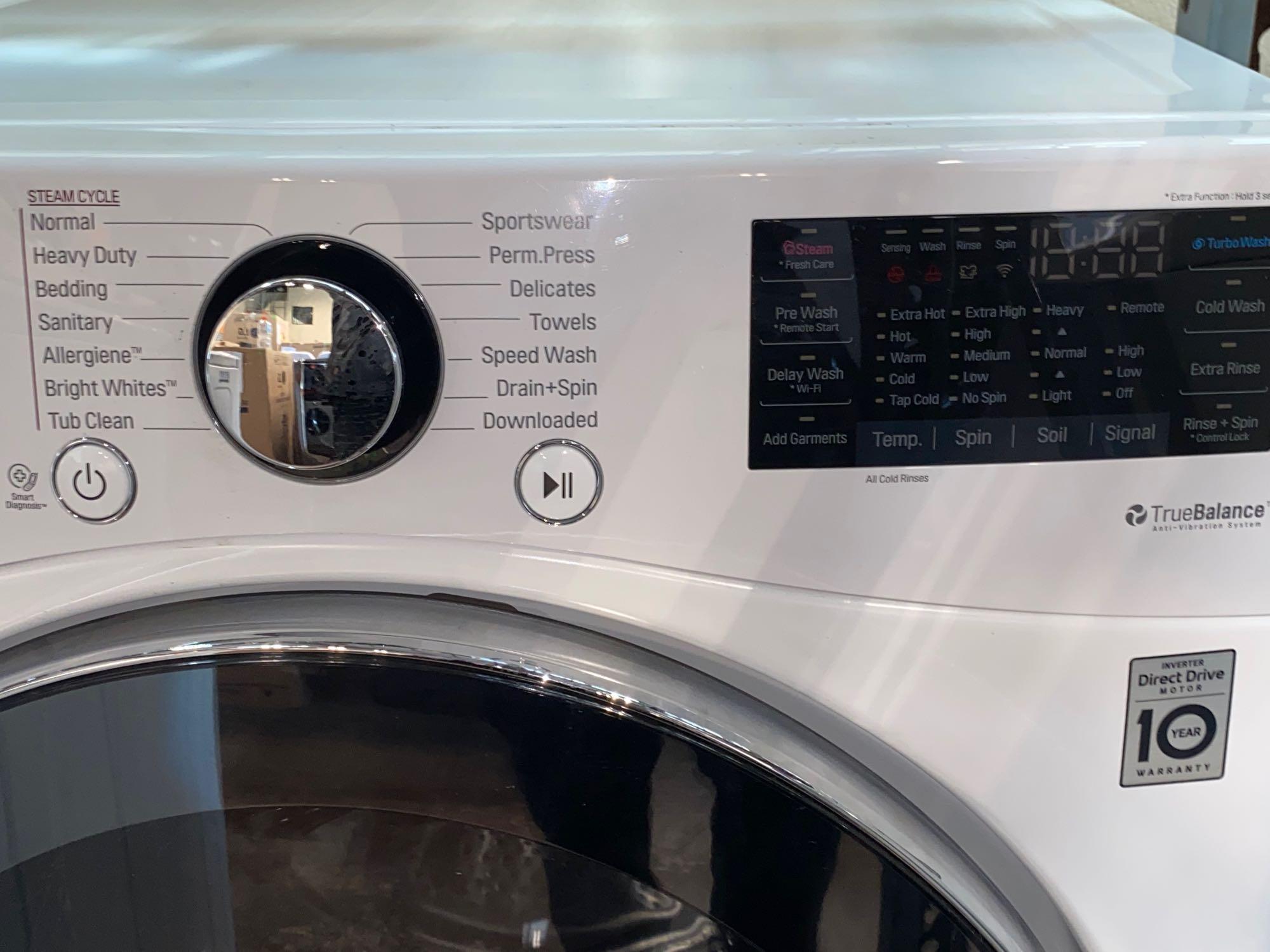 LG 7.4 cu.ft. Gas Dryer and 4.5 cu.ft. Front Load Washer Pair in White*PREVIOUSLY INSTALLED*