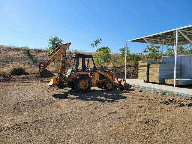 CASE 580D Backhoe with Enclosed Cab*RUNS*