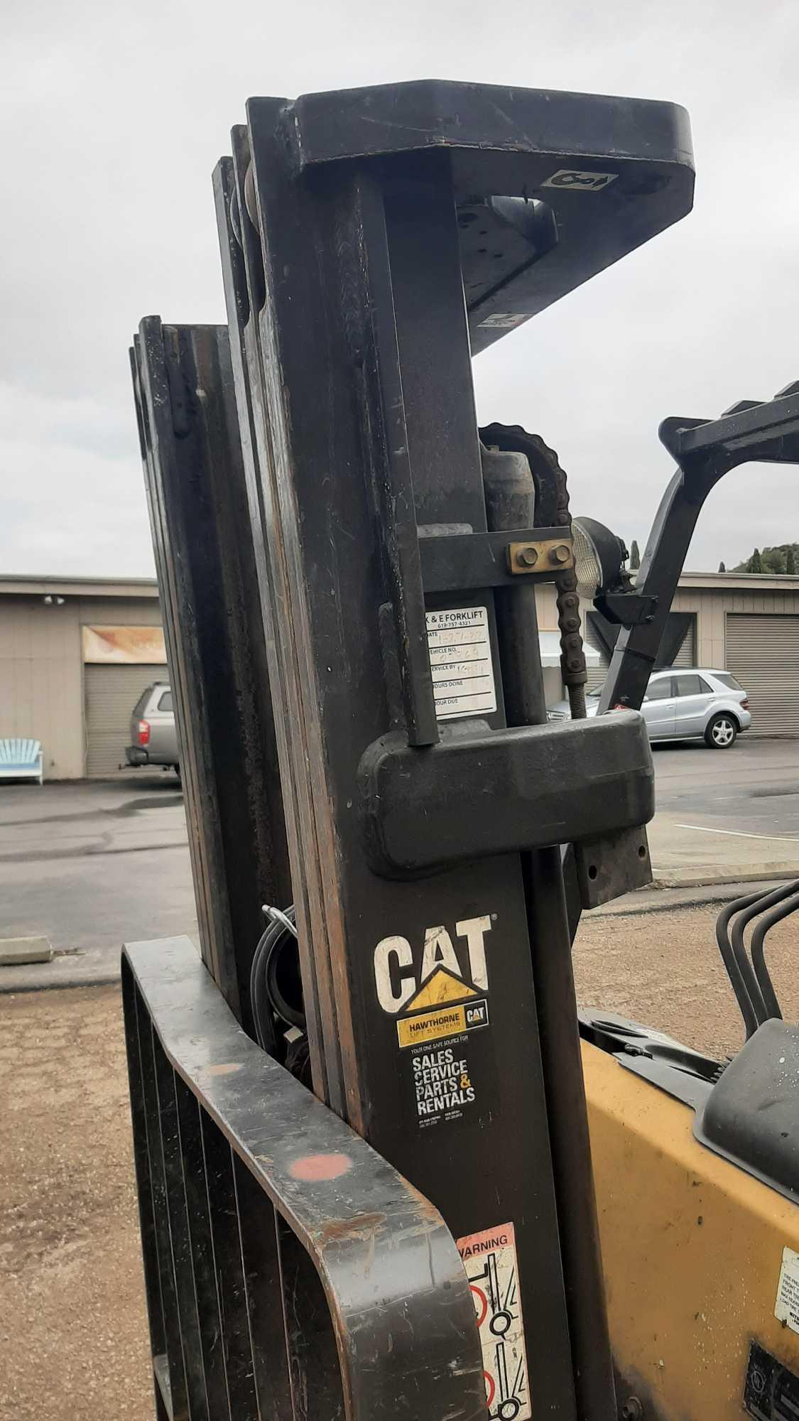 CATERPILLAR 5,000lbs Capacity L.P.G. Triple Stage Mast Forklift with Side Shift