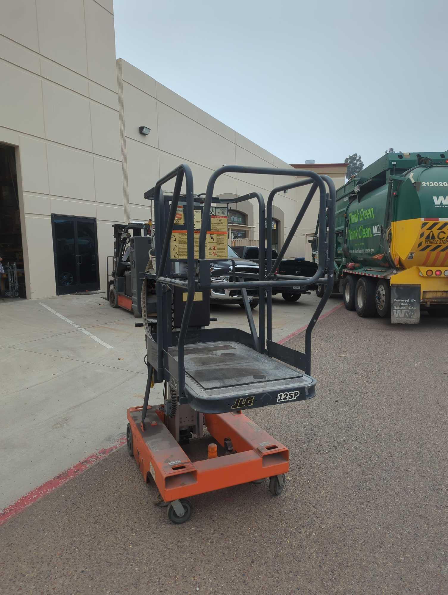 2006 JLG Battery Operated 12Ft Vertical Lift*NOT TESTED*