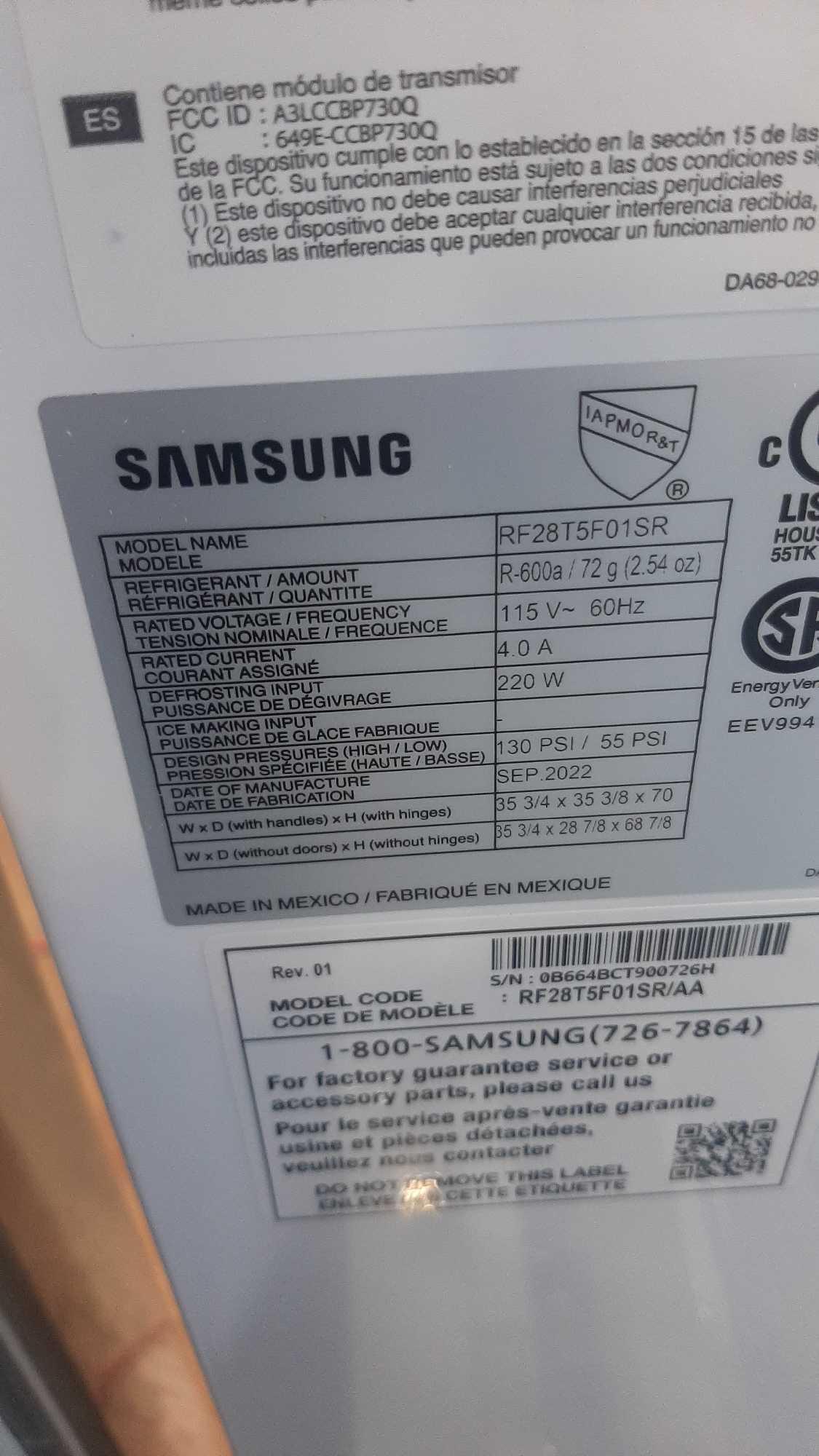 Samsung 28 cu. ft. 3-Door French Door Refrigerator with Family Hub*COLD*UNUSED*