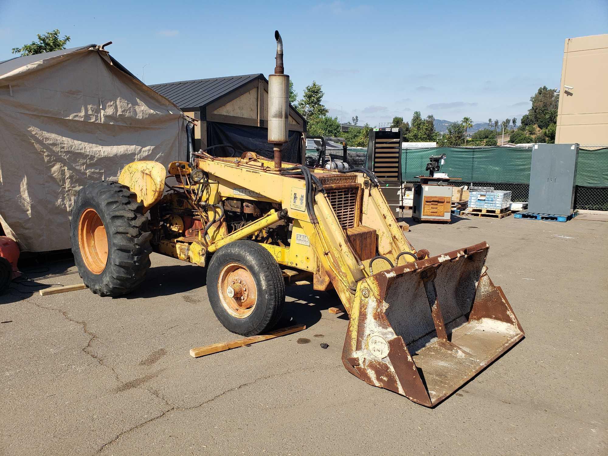 INTERNATIONAL HARVESTER 3414 Diesel Loader*RUNS*NO BATTERY*WITH ADDITIONAL REAR END AND (2) TIRES*