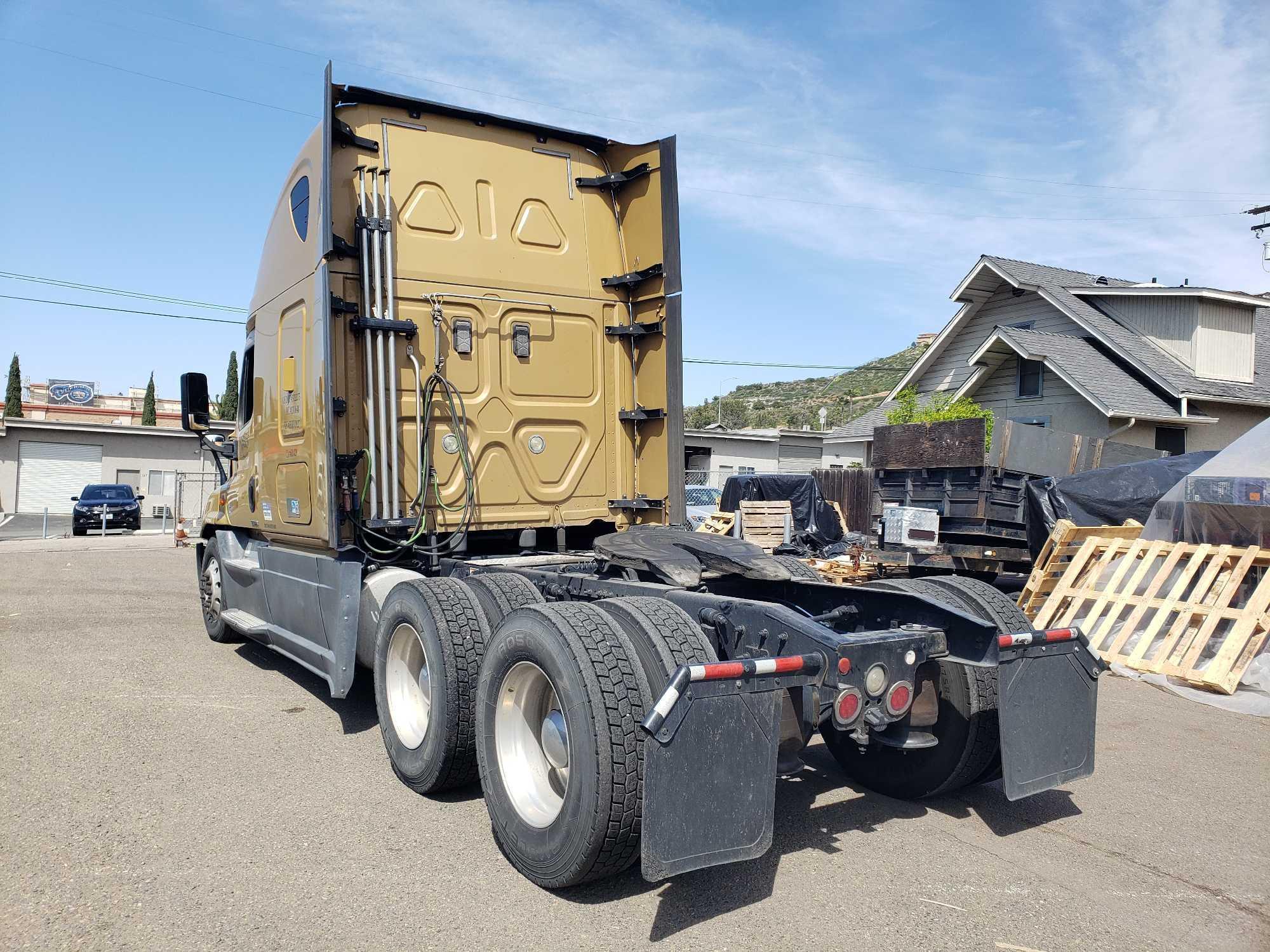 2017 Freightliner Cascadia 125 Sleeper Truck