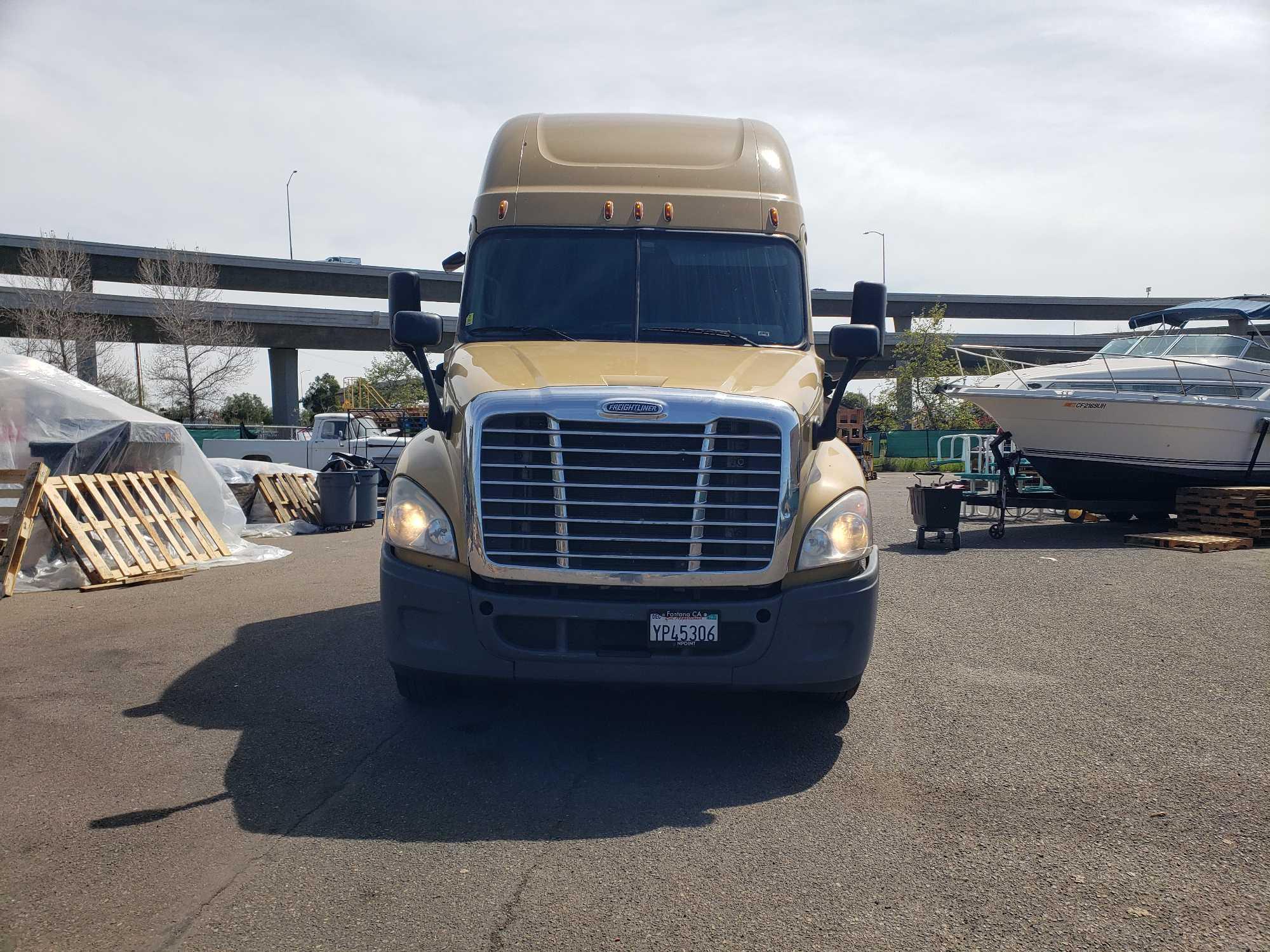 2017 Freightliner Cascadia 125 Sleeper Truck