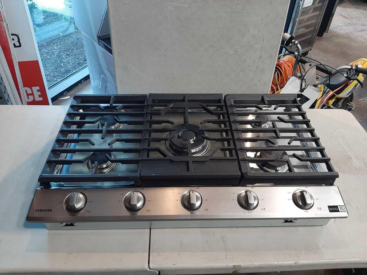 Samsung 36 in. Smart Gas Cooktop*PREVIOUSLY INSTALLED*