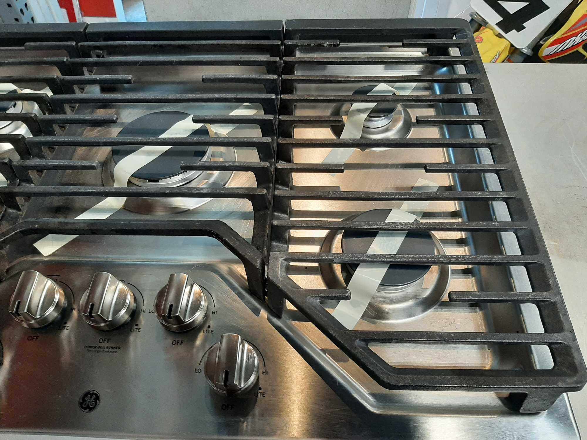 GE 30 in. 5 Burners Stainless Steel Gas Cooktop*PREVIOUSLY INSTALLED*