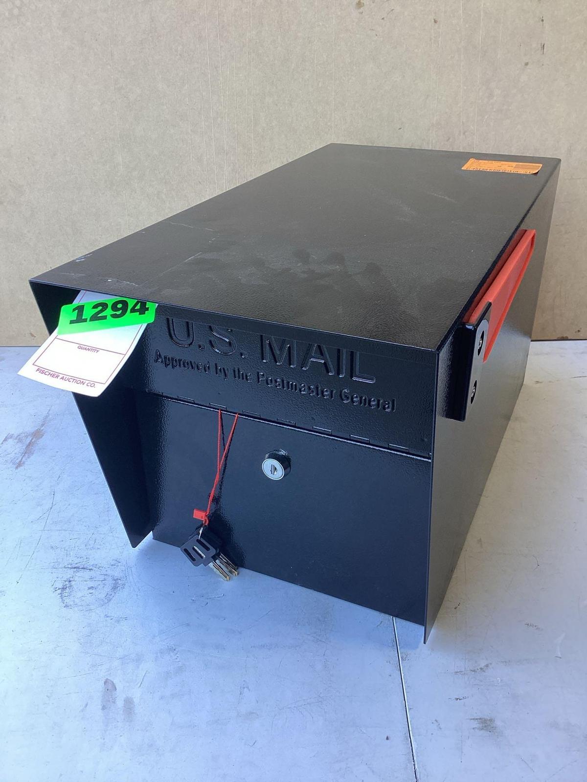 Mail Boss Mail Manager Locking Post-Mount Mailbox in black*WITH KEY*