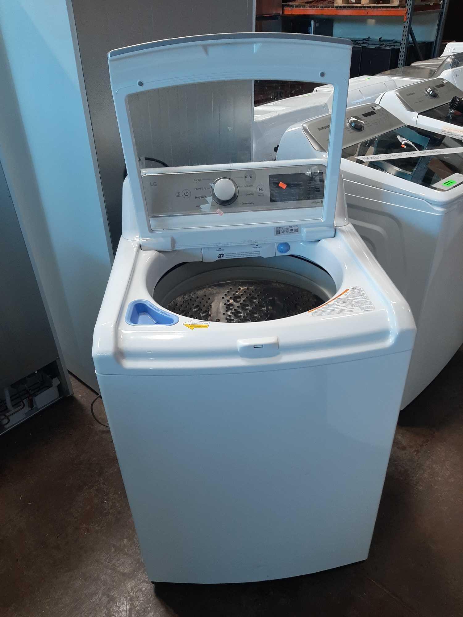 LG 5.5 cu.ft. Mega Capacity Smart Top Load Washer*PREVIOUSLY INSTALLED*