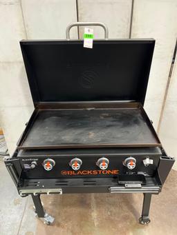 Blackstone 33in 4 Burner Griddle with Hood