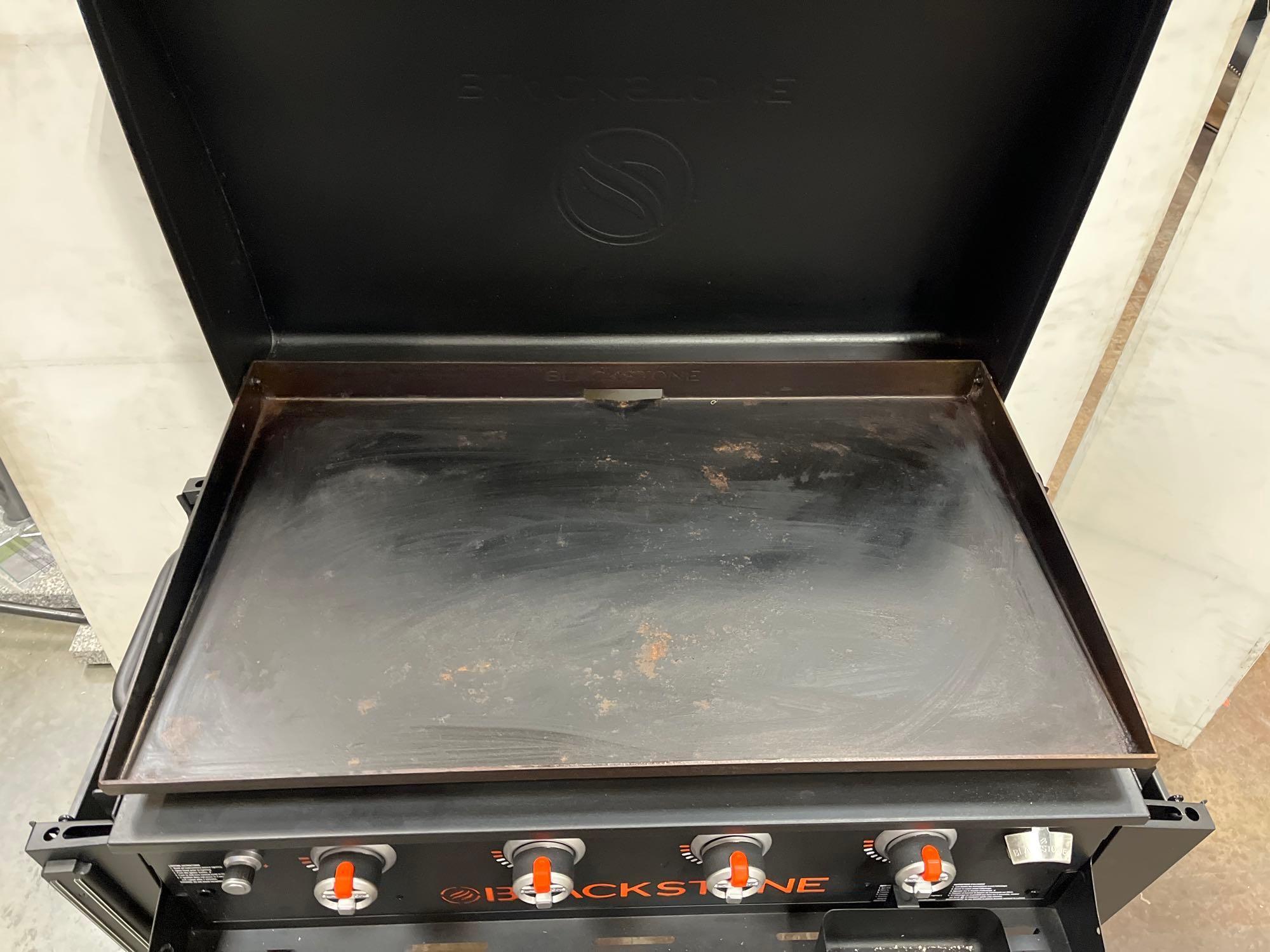 Blackstone 33in 4 Burner Griddle with Hood