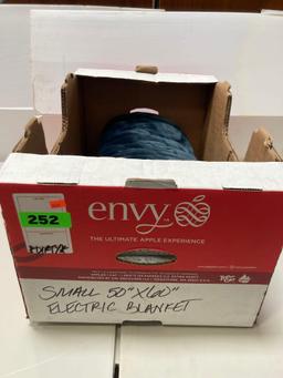 Small Electric Blanket in Blue Saphire*DIRTY*