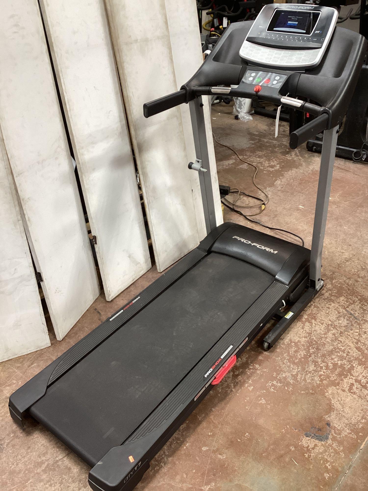 Pro-Form Treadmill*TURNS ON*