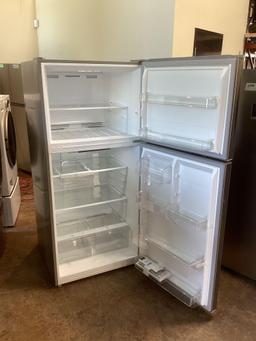 Insignia 20.5 cu. ft. Top Freezer Refrigerator*COLD*UNUSED*