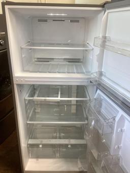 Insignia 20.5 cu. ft. Top Freezer Refrigerator*COLD*UNUSED*