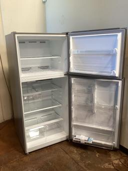 Insignia 18 cu. ft. Top Freezer Refrigerator*COLD*