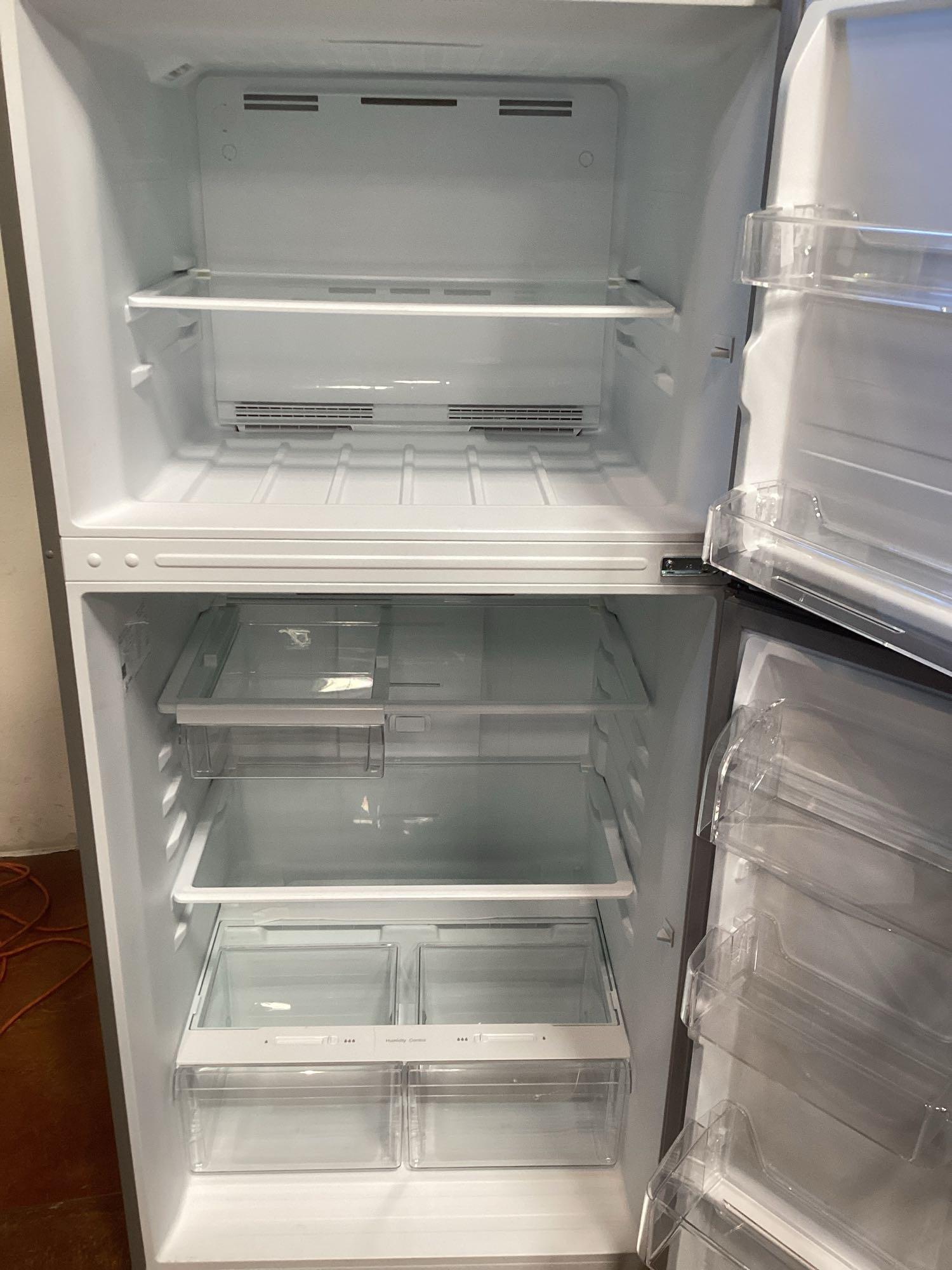 Insignia 18 cu. ft. Top Freezer Refrigerator*COLD*